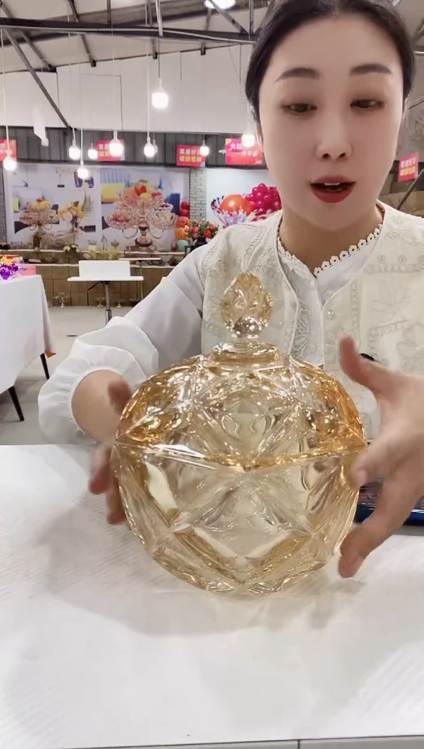 金色大号糖果罐一个