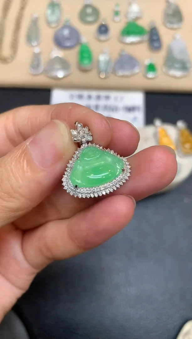 颈饰18K金镶嵌翡翠佛公【无服务费【48小时鉴赏期】