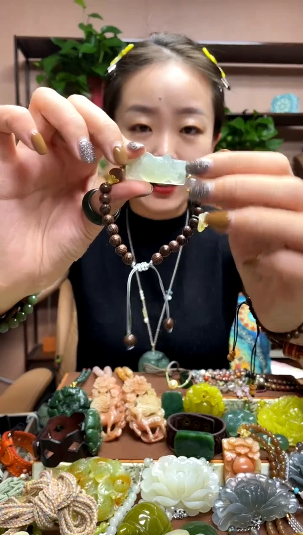 未镶嵌岫玉吊坠多样性发货发其中之一