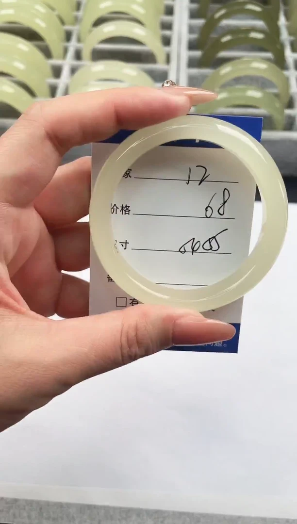 未镶嵌手镯石英质玉蜂蜜水