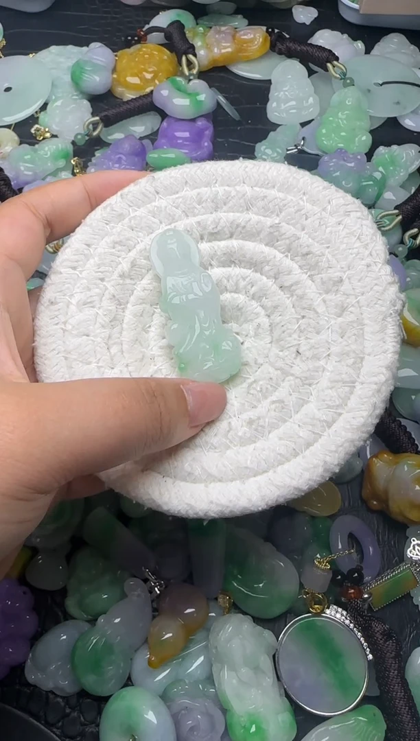 颈饰未镶嵌翡翠缅甸翡翠吊坠