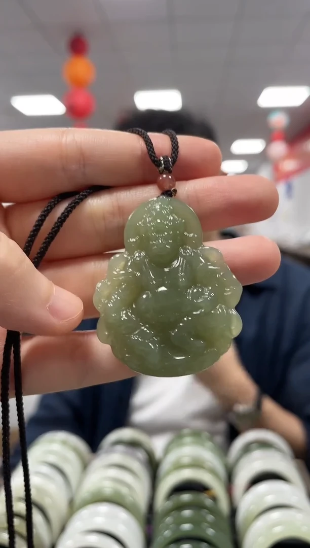 和田玉未镶嵌颈饰黄财神挂件一件