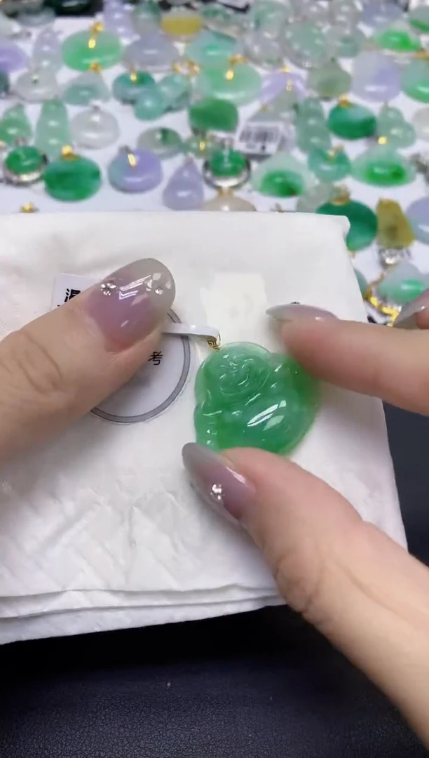 颈饰18K金镶嵌翡翠天然缅甸翡翠A货百元以上9元证书费自理