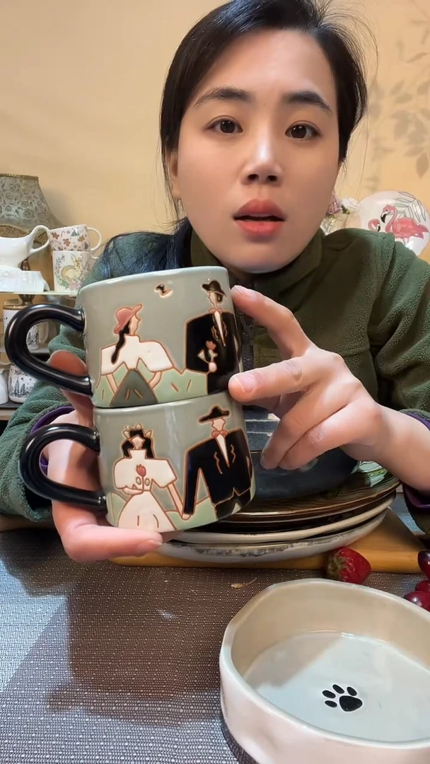 【闪购商品】瓷片微瑕手柄针眼 2个手绘情侣杯子 介意勿拍