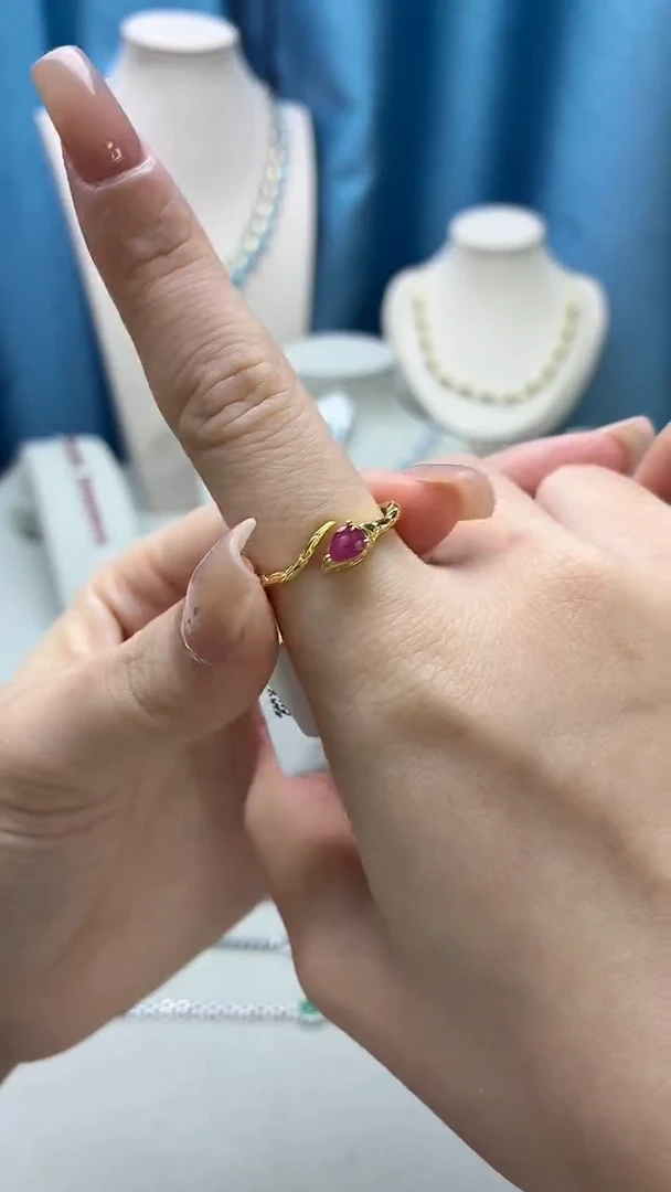 银S925镶嵌戒指红宝石037JH0101产品一个（多样性）