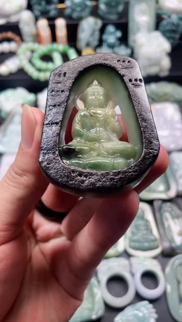 颈饰未镶嵌翡翠22  天然翡翠a货  观音