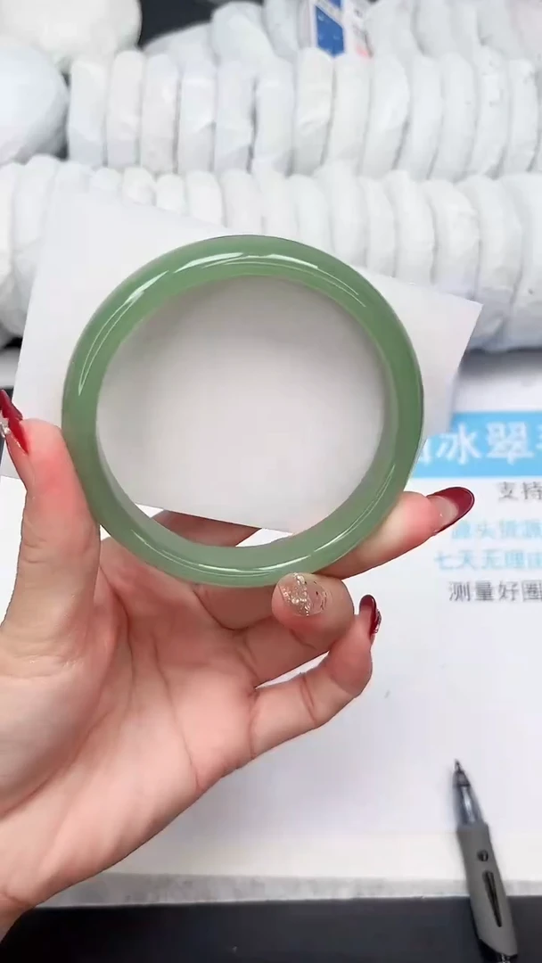 未镶嵌手镯石英质玉121-56.8BQ