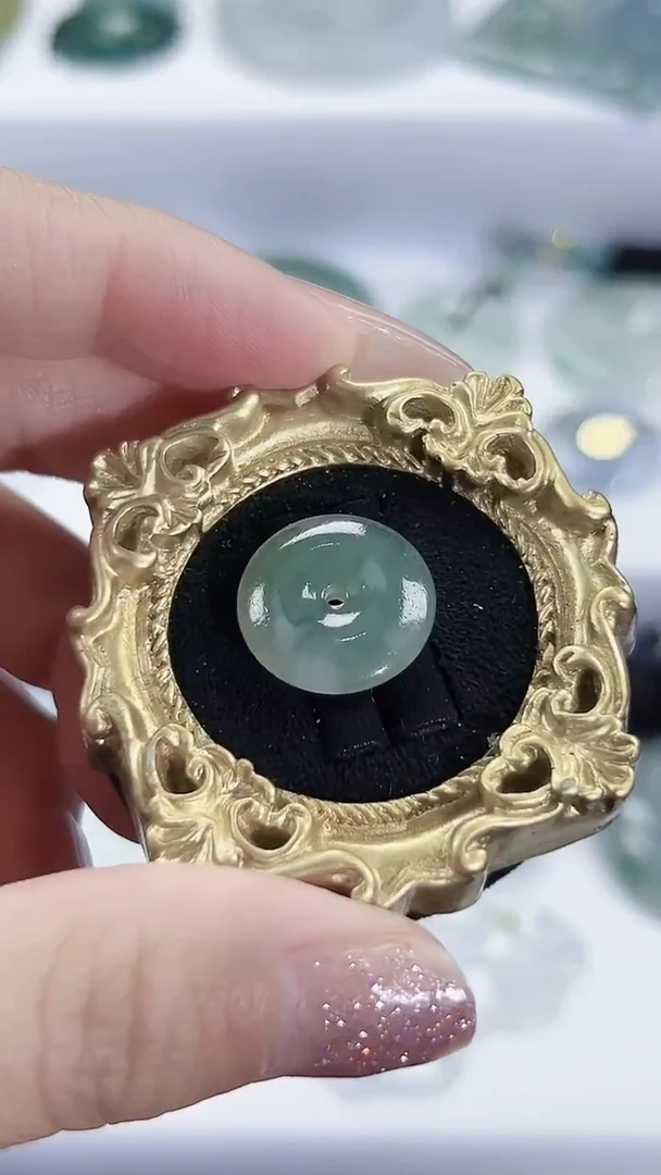 颈饰未镶嵌翡翠天然缅A翡翠吊坠