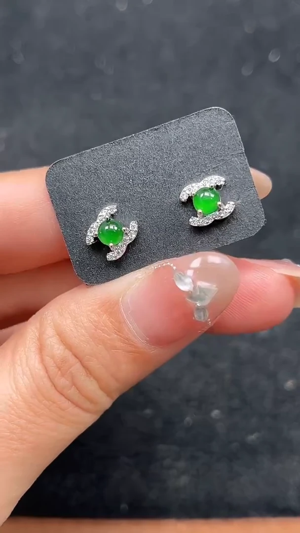 颈饰未镶嵌翡翠耳钉