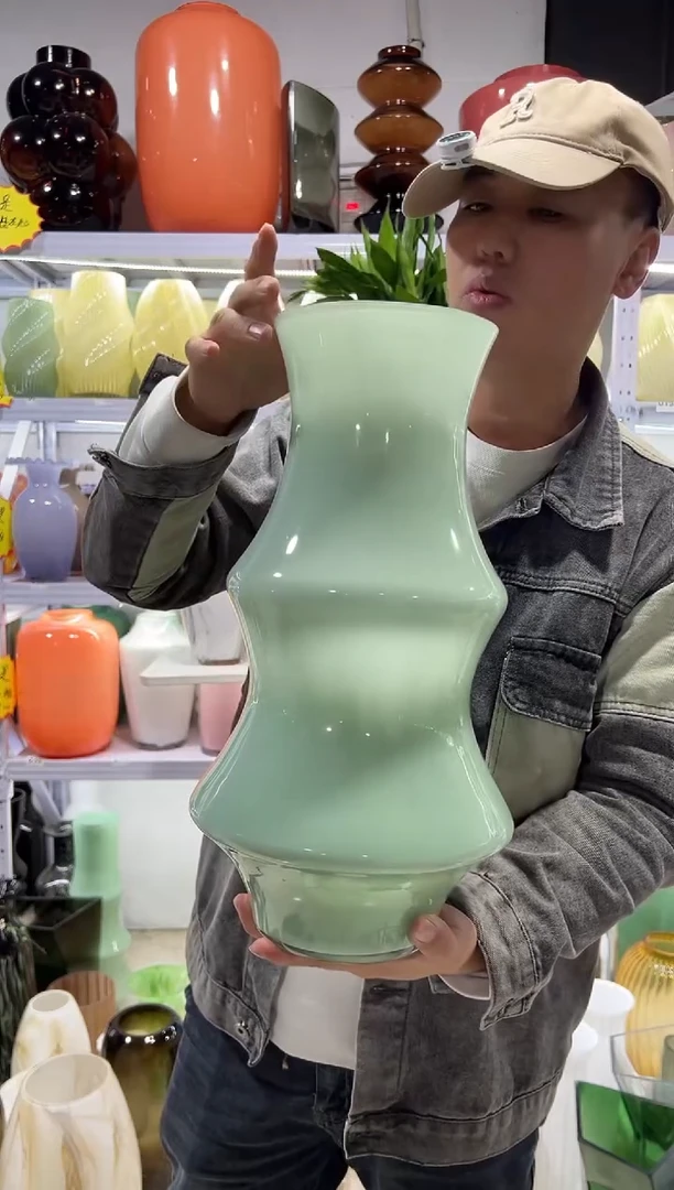 绿色竹节花瓶.微瑕介意勿拍