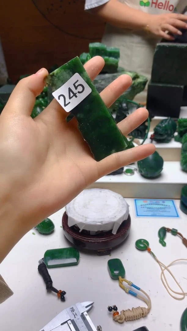 未镶嵌和田玉（碧玉）珠宝半成品0