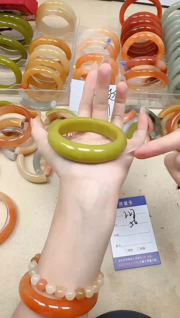 未镶嵌手镯石英质玉227/56