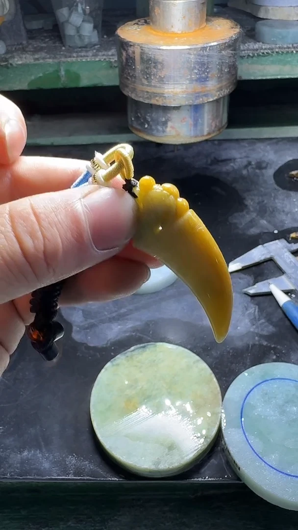 颈饰未镶嵌翡翠余*挂件