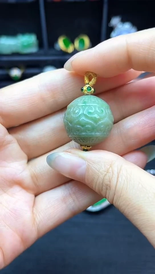 吊坠(赠链)未镶嵌翡翠吊坠
