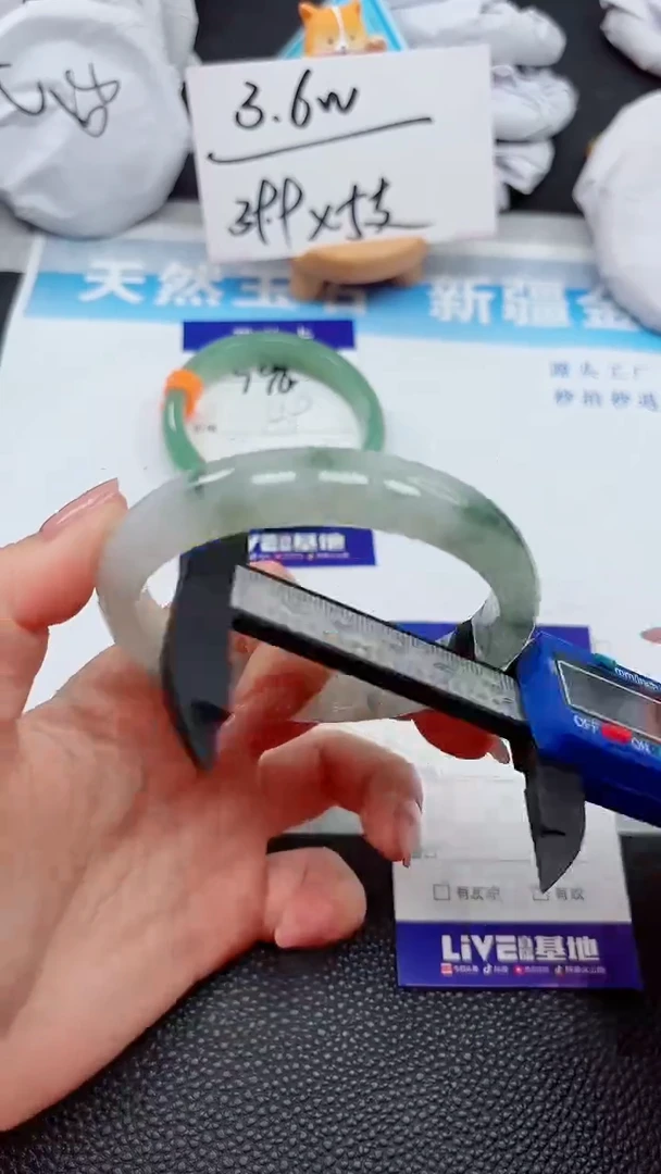 【闪购商品】石英质玉手镯未镶嵌599