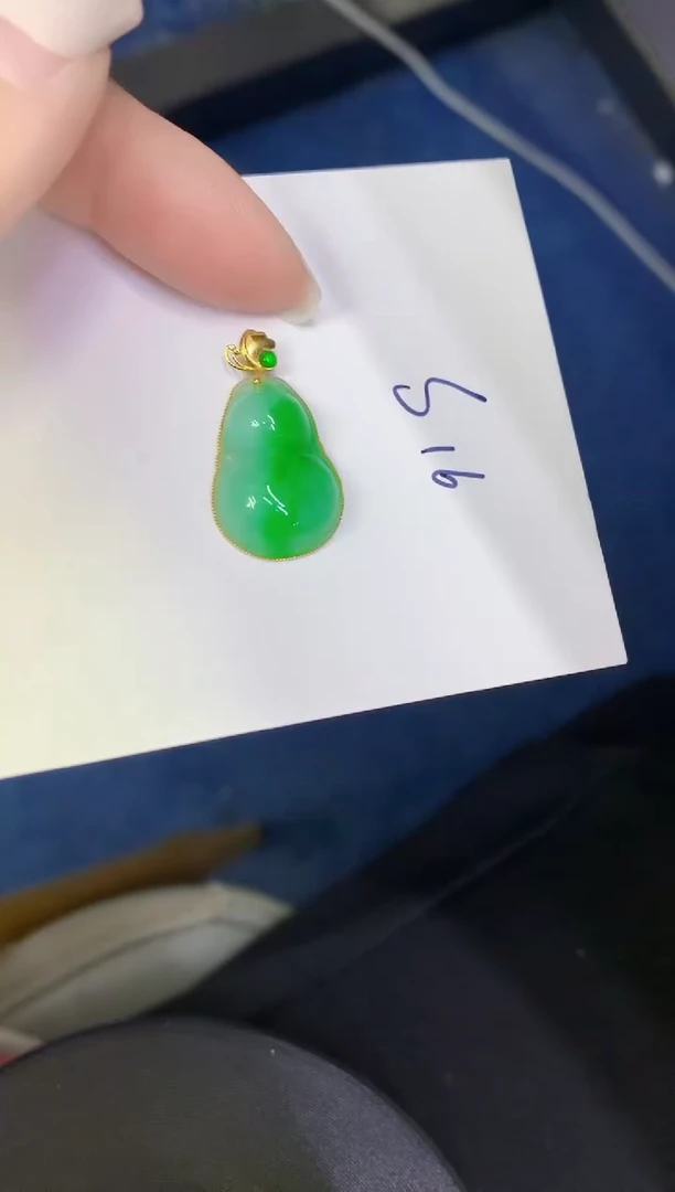 颈饰18K金镶嵌翡翠缅甸天然翡翠A货
