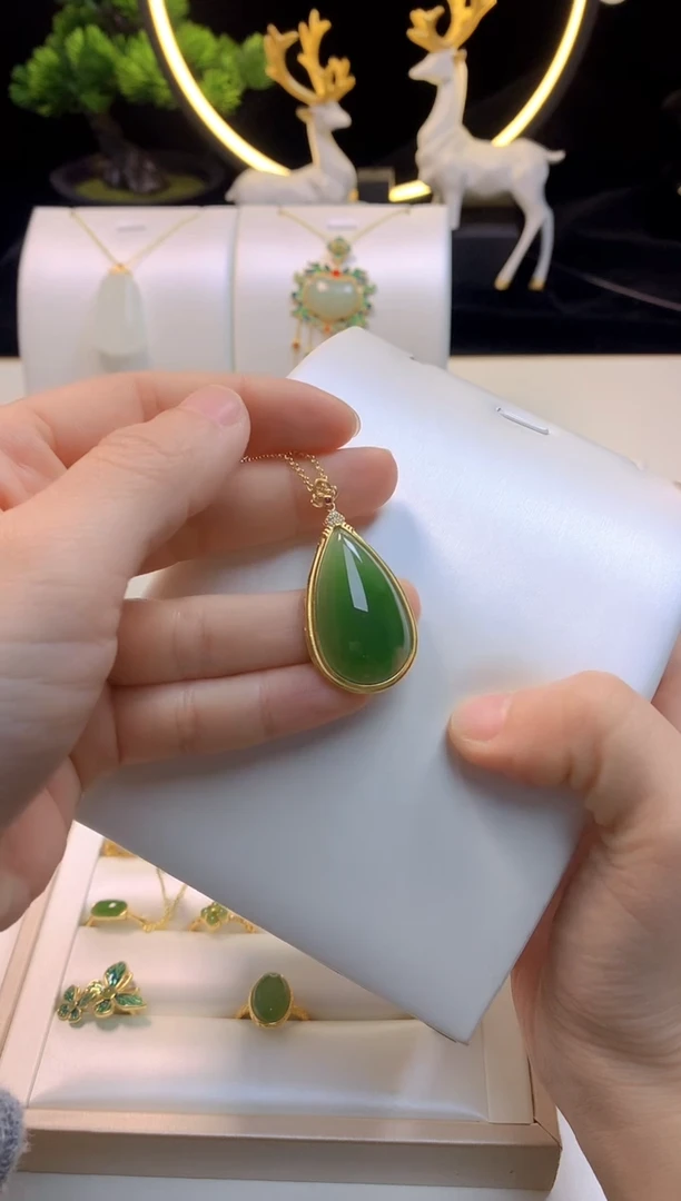 【闪购商品】和田玉吊坠银S925镀金镶嵌水滴