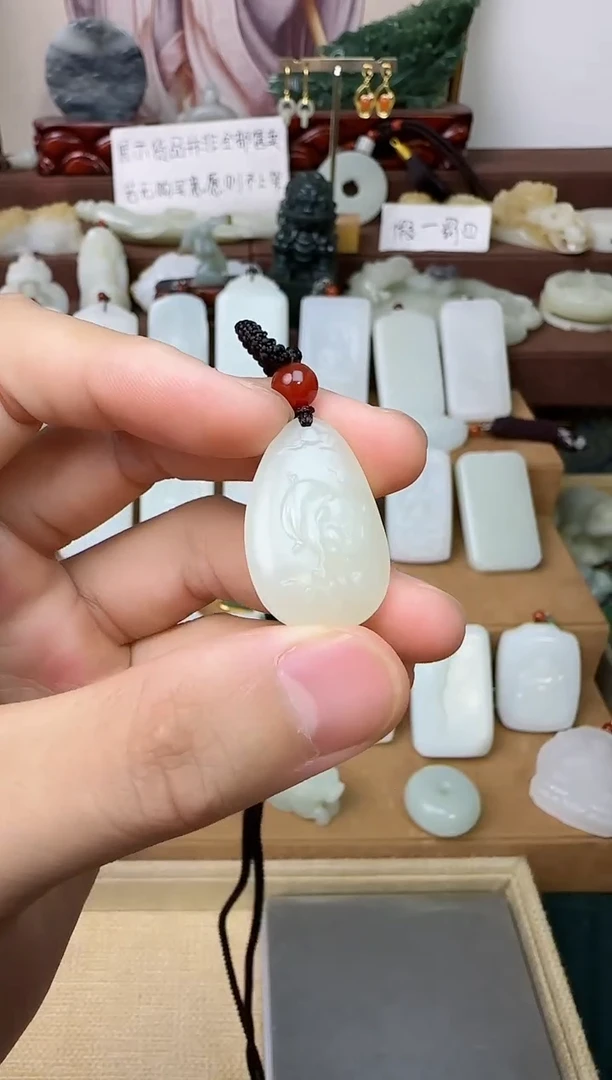 和田玉未镶嵌颈饰吊坠