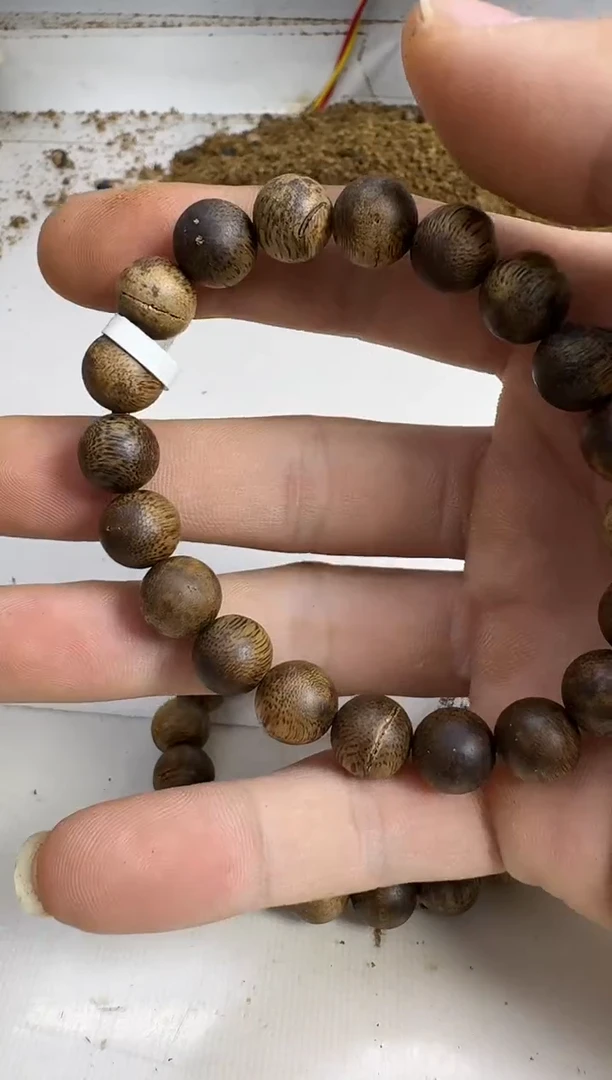 沉香手串乌身0.9规格单圈留疤