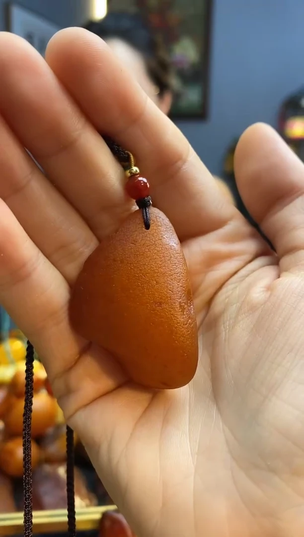 未镶嵌颈饰琥珀吊坠