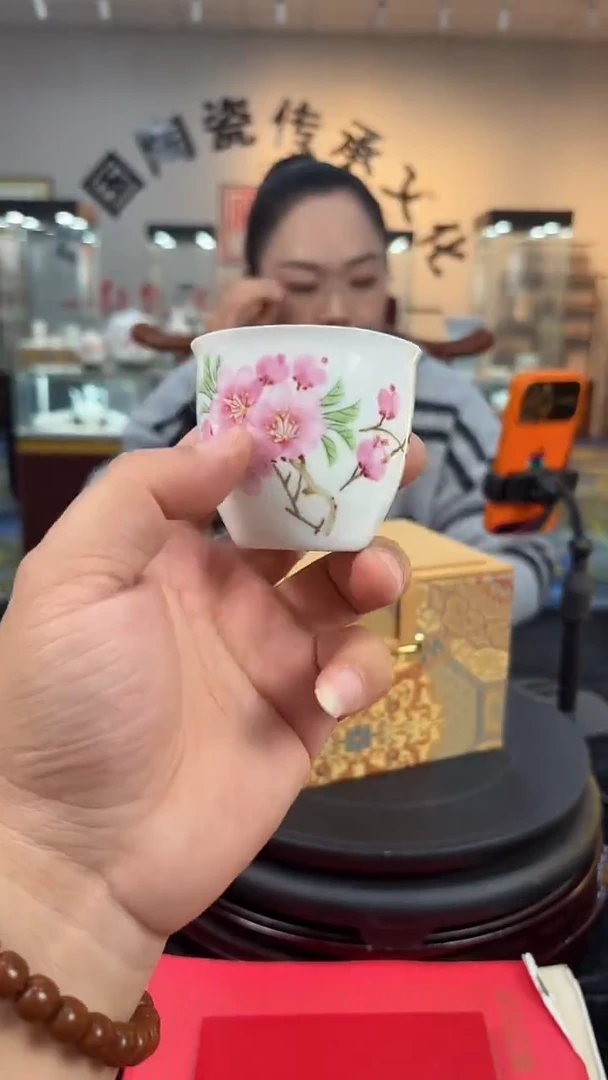 摆件瓷水点桃花束腰缸杯
