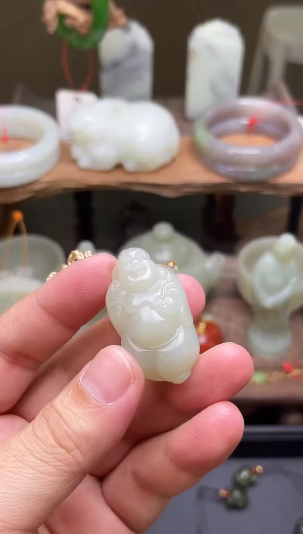 和田玉未镶嵌吊坠且末青白 逍遥佛 9007440