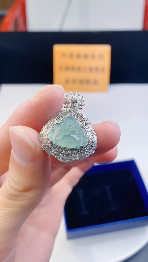 颈饰未镶嵌翡翠