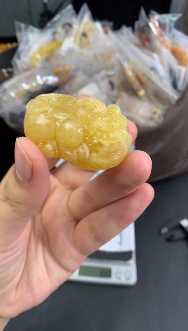 蜜蜡未镶嵌珠宝奇石51