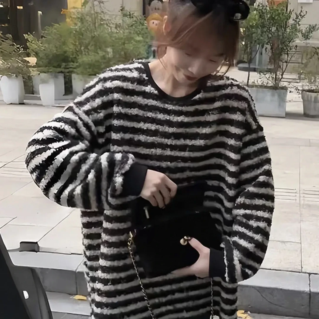 黑白条纹卫衣女秋冬韩版新款颗粒绒加厚宽松中长款圆领打底衫