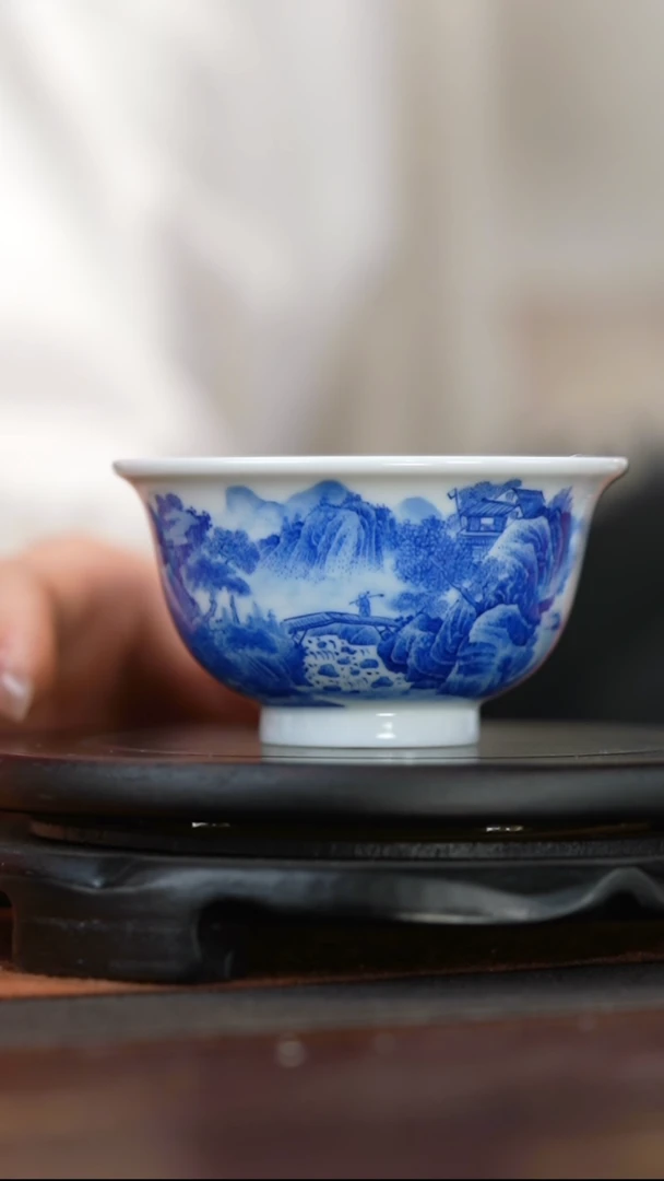 摆件皇窑青花山水压手杯