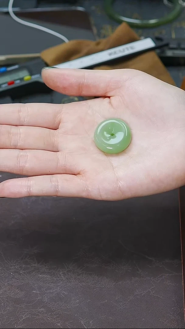 吊坠(不含链)未镶嵌和田玉翠青平安扣  配绳子