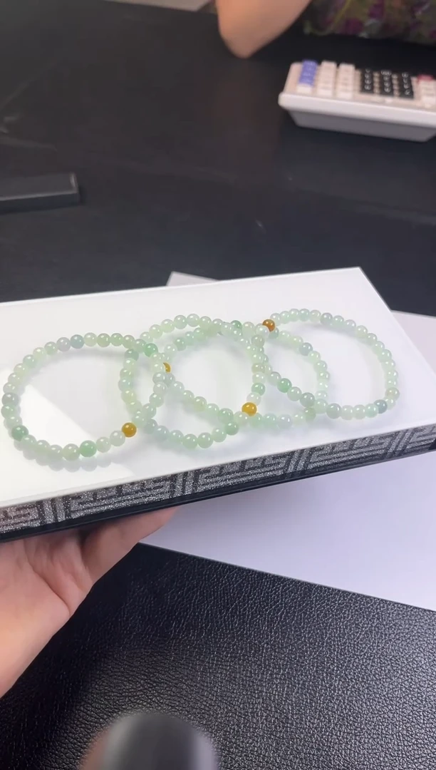 翡翠未镶嵌颈饰多样性发一件