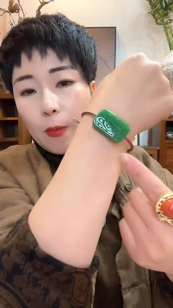 吊坠(赠链)未镶嵌翡翠195