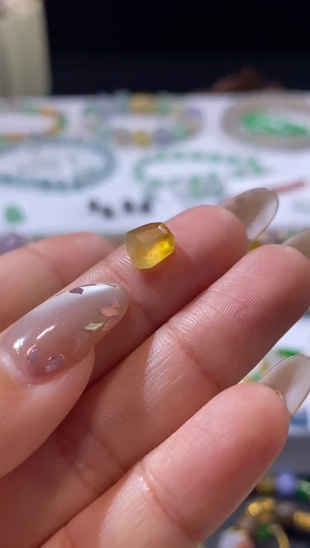 未镶嵌定制翡翠然***ᴴ黄随形 买断不退换