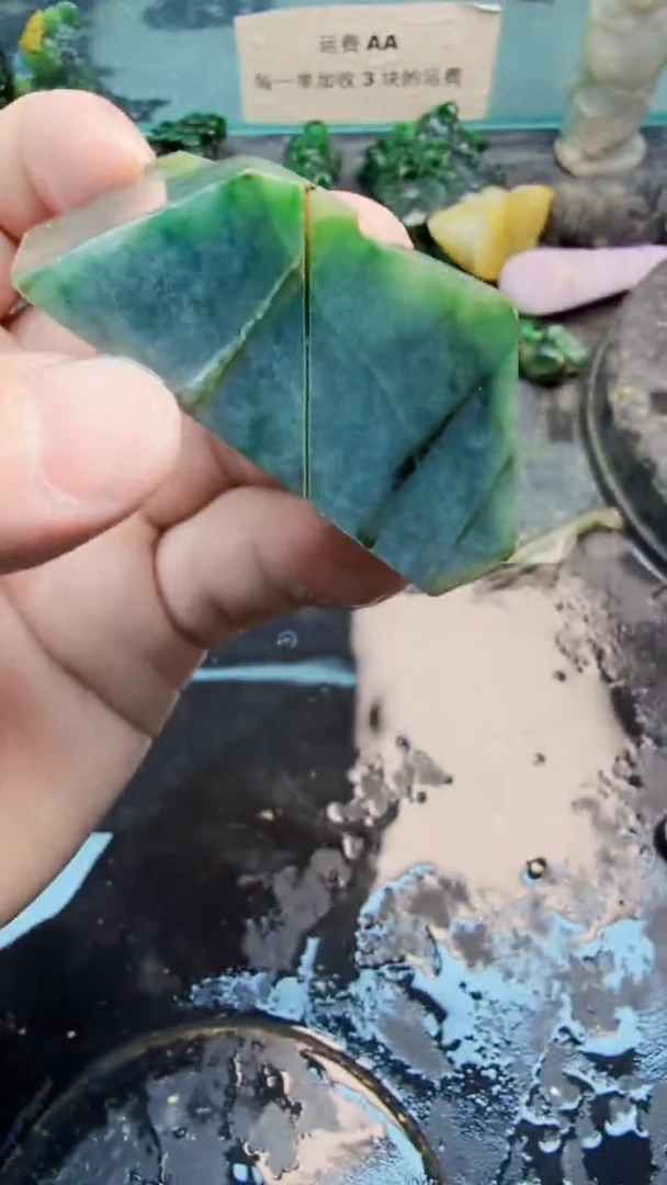 翡翠挂件未镶嵌莫*狂天然翡翠040