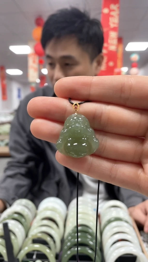 【闪购商品】和田玉颈饰18K金镶嵌佛公吊坠一件