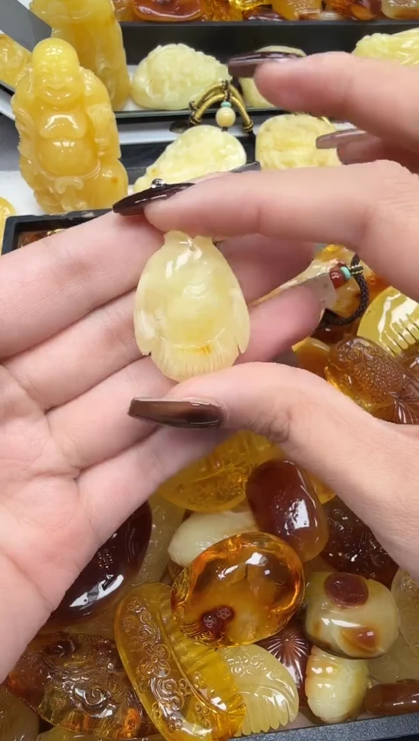 裸石琥珀未镶嵌如图