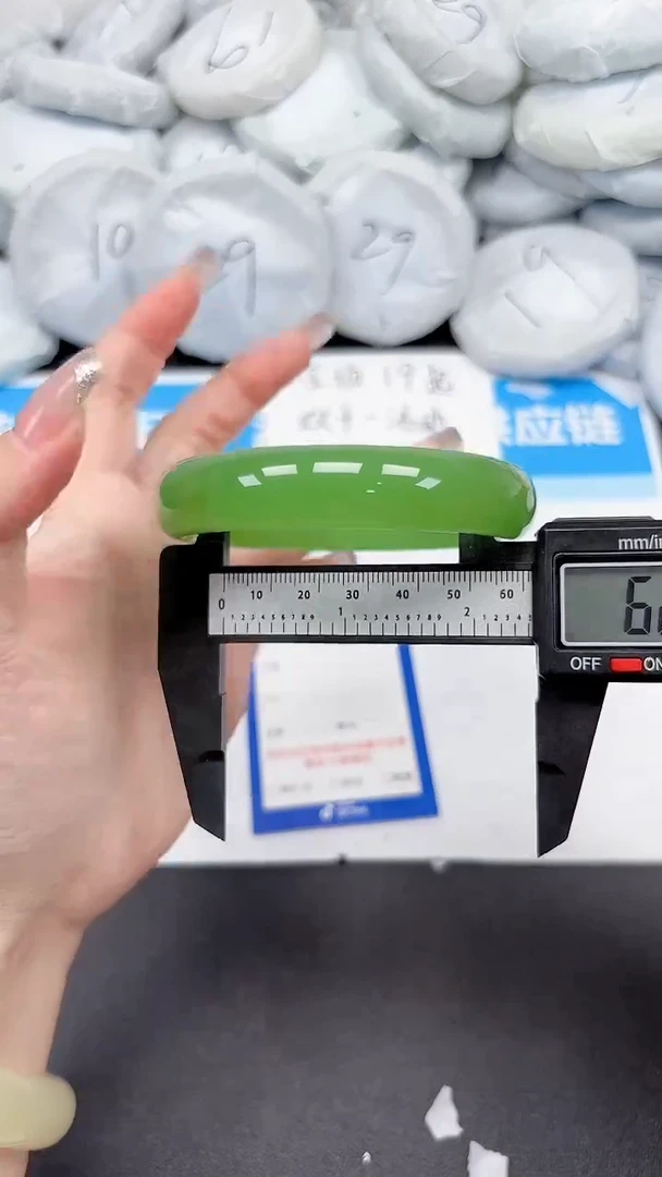 未镶嵌手镯石英质玉359/62