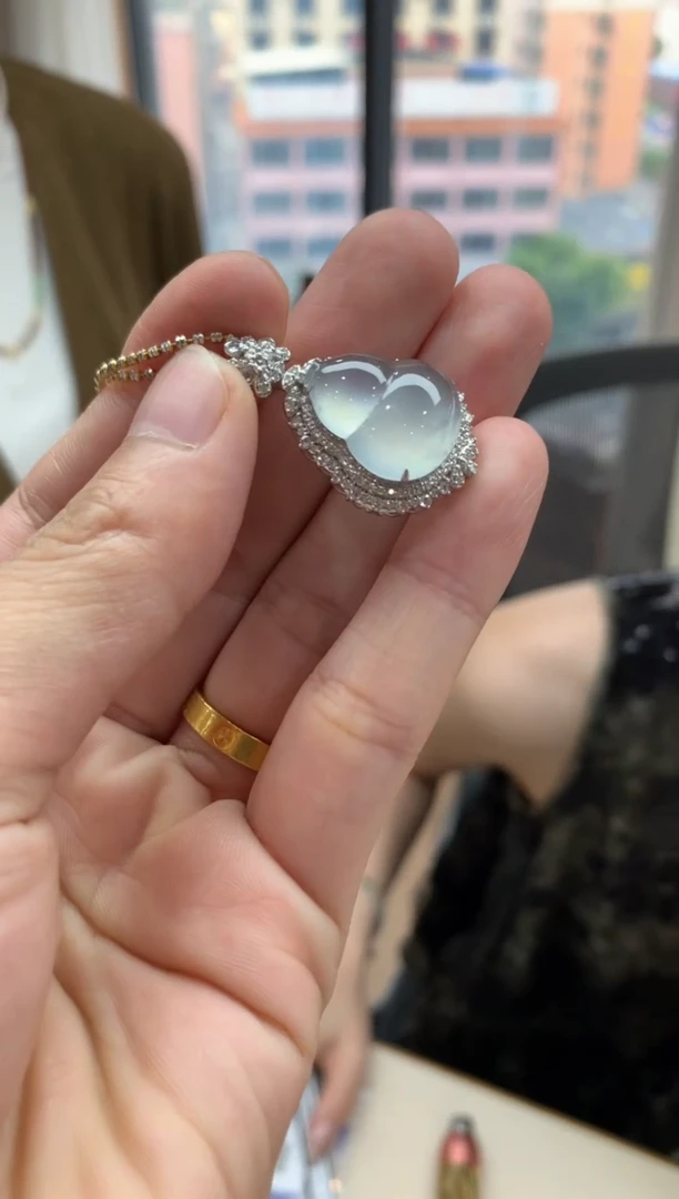 吊坠(不含链)18K金镶嵌翡翠葫芦