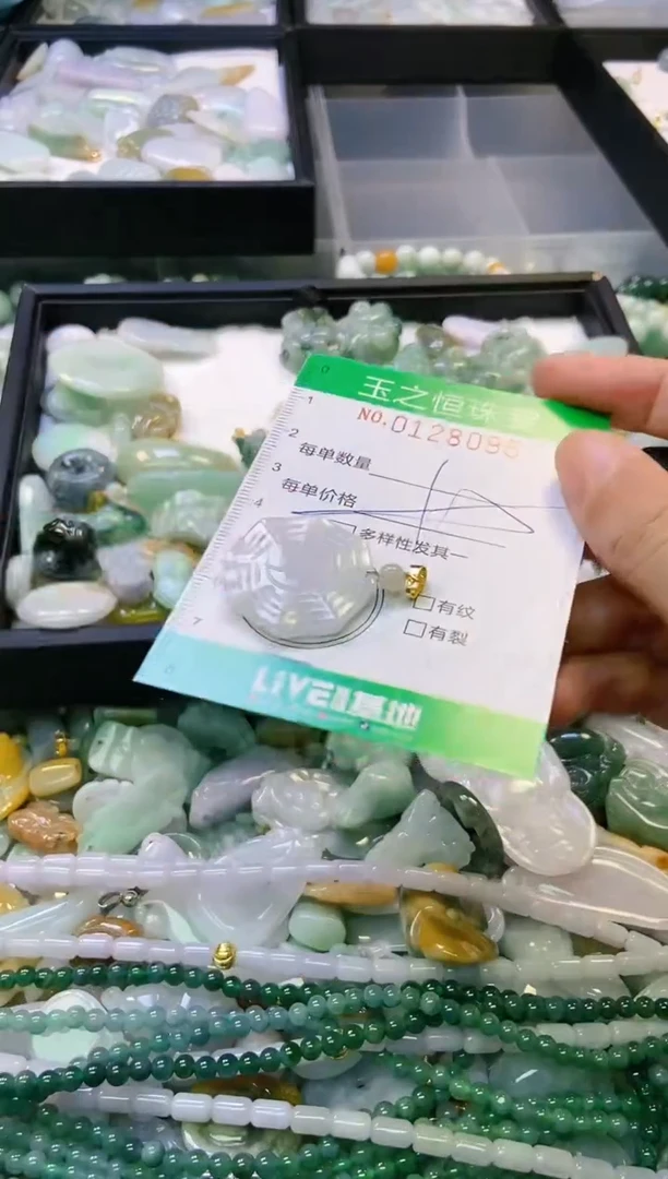 翡翠未镶嵌颈饰闪购0128095多样性发其一