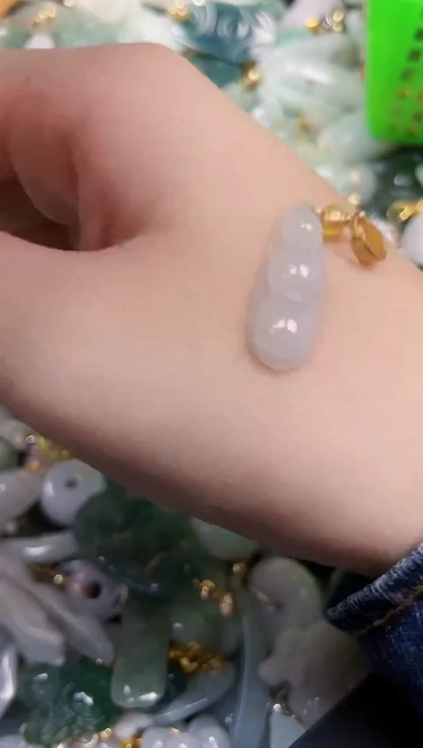 吊坠(不含链)未镶嵌翡翠**