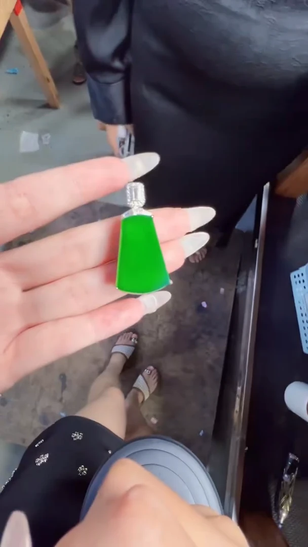 未镶嵌定制翡翠翡翠A货有轻微色差属于正常现象无事牌多样性发货