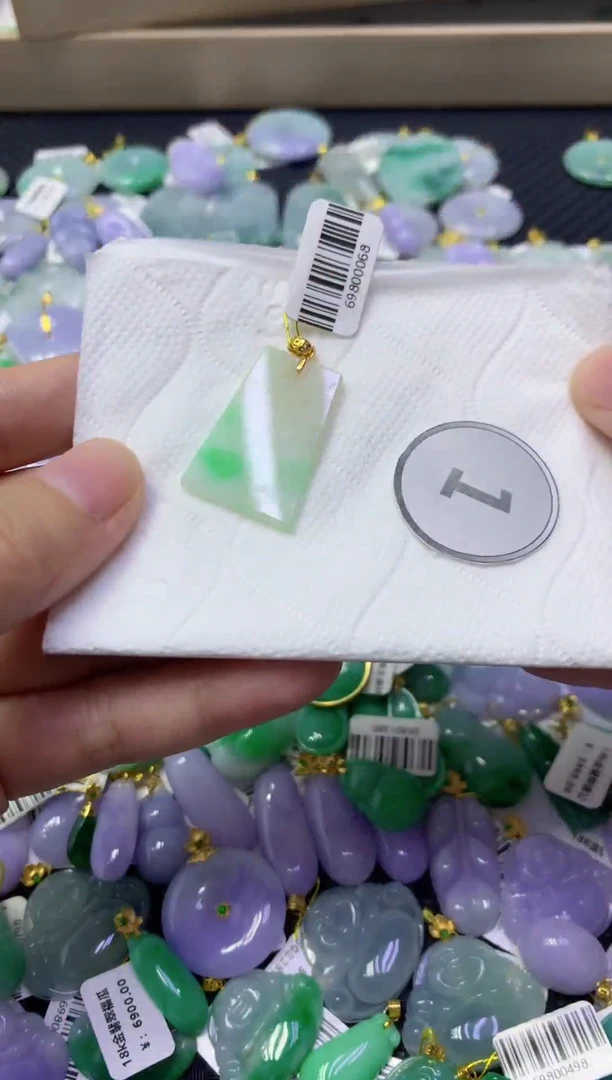 颈饰未镶嵌翡翠天然缅甸翡翠A货