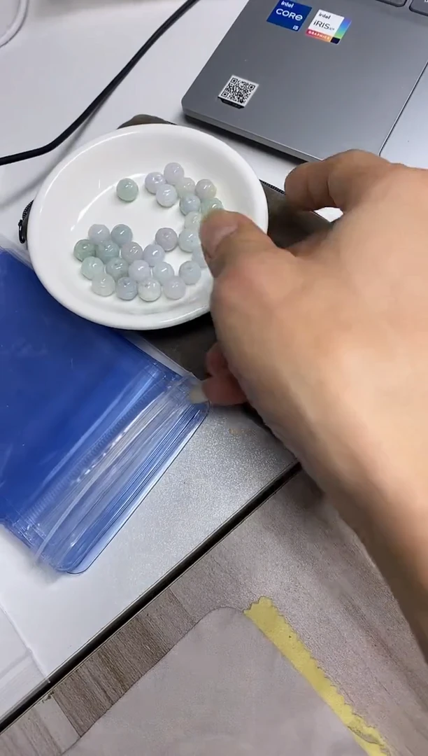 颈饰未镶嵌翡翠月**朵1天然缅甸翡翠A货