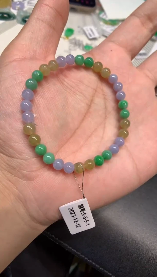 颈饰未镶嵌翡翠手串