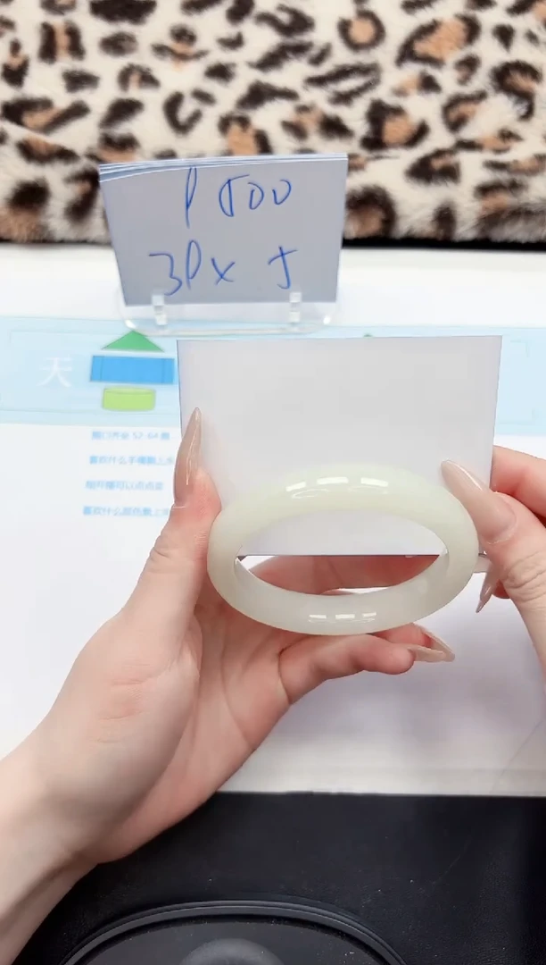 【闪购商品】石英质玉手镯未镶嵌132-56