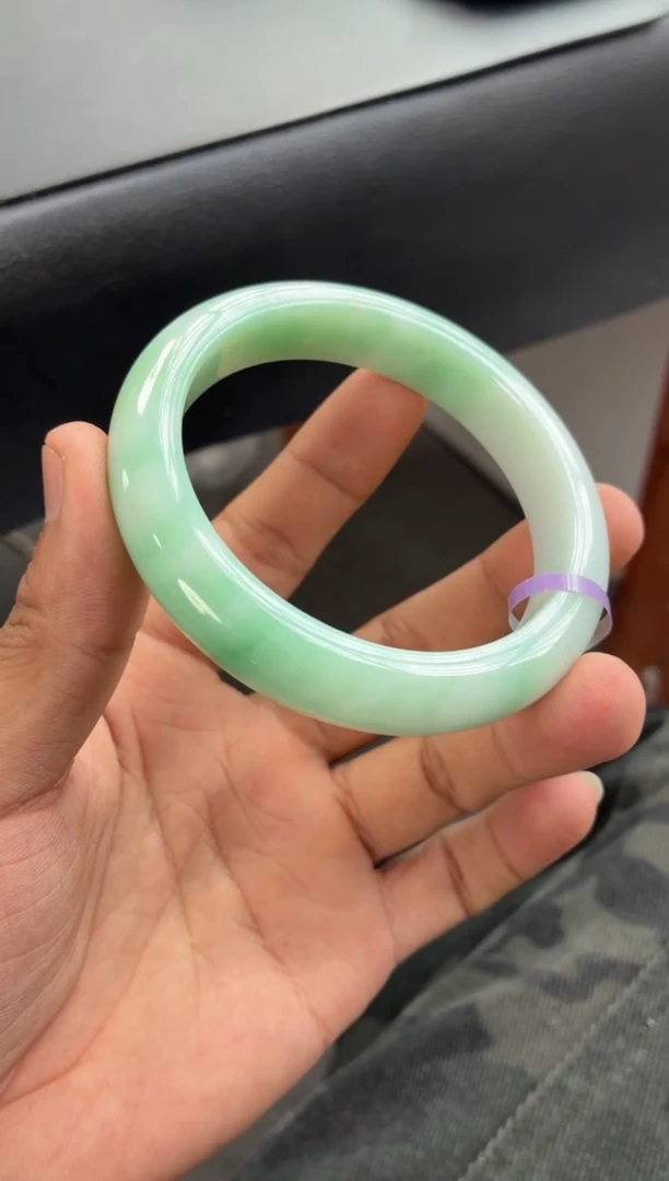 未镶嵌手镯翡翠果绿底渐变半山水 28号 59-60圈口