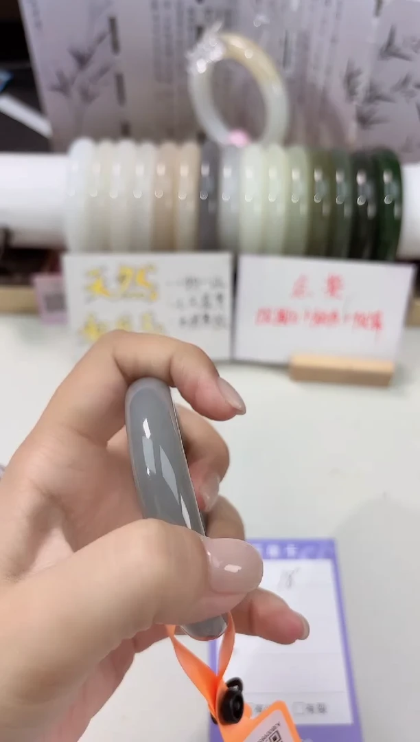 未镶嵌手镯和田玉18烟紫