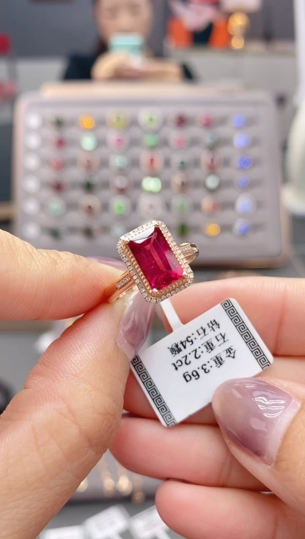 18K金镶嵌戒指碧玺2.2