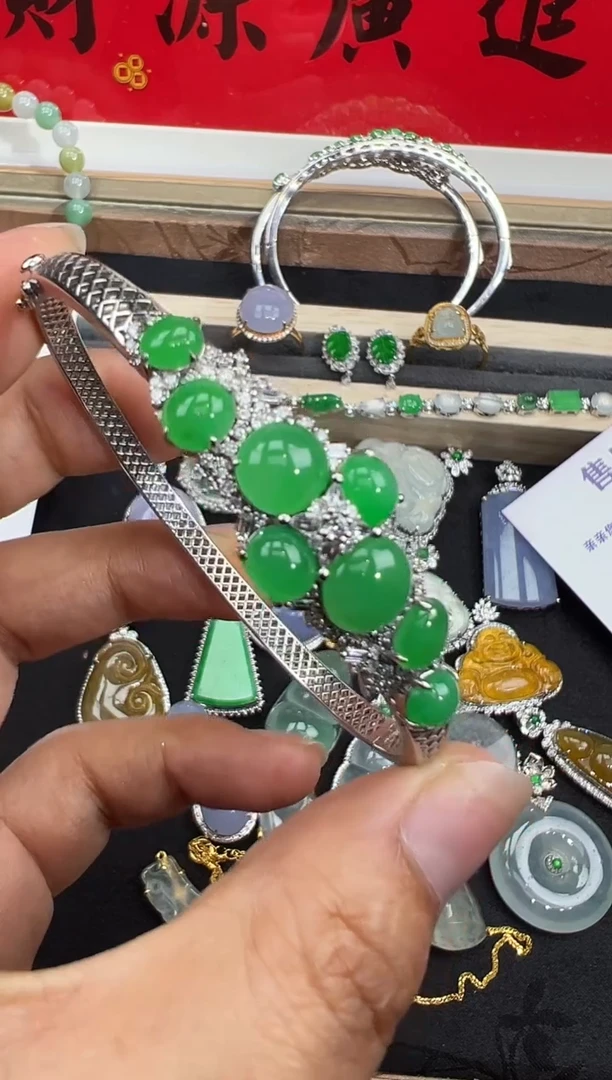 【闪购商品】翡翠手镯18K金镶嵌手镯勿拍